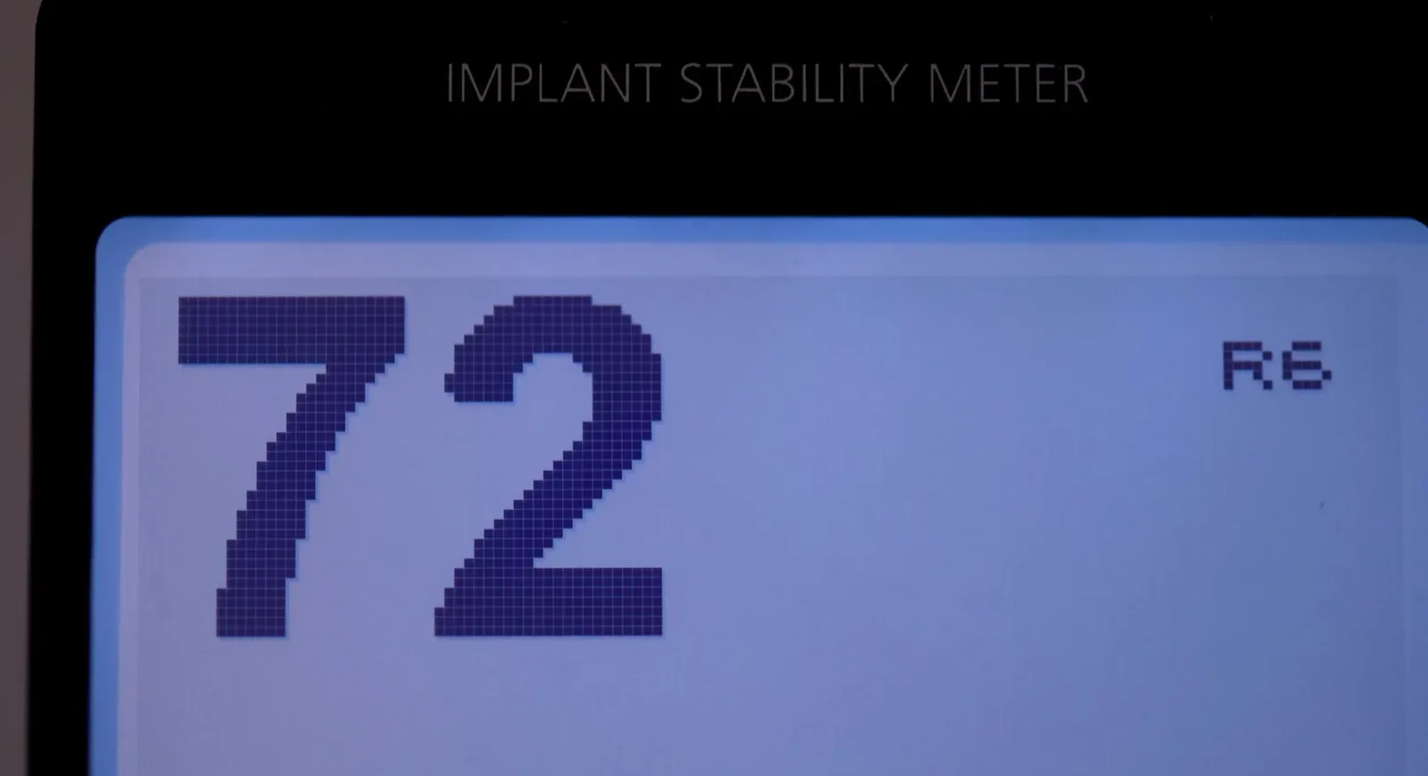 Implant stability meter showing an ISQ of 72.